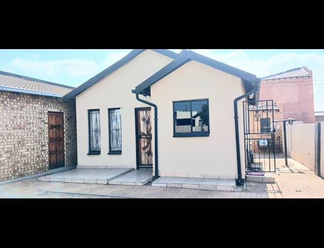 3 BEDROOM HOUSE FOR SALE IN CLAYVILLE